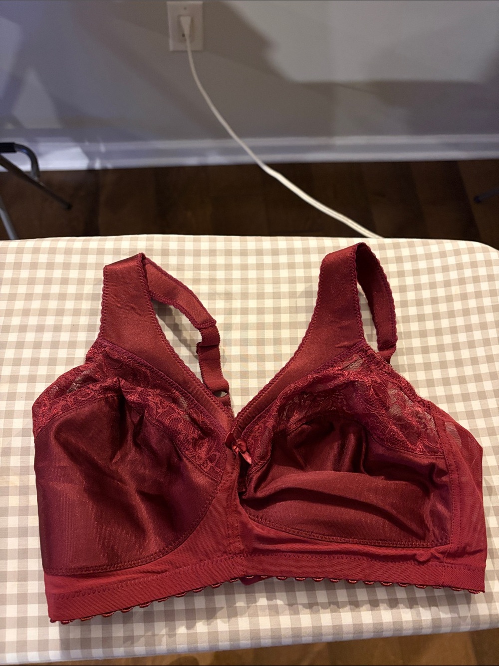 Glamorise Wireless Lace-Trim Bra - Burgundy